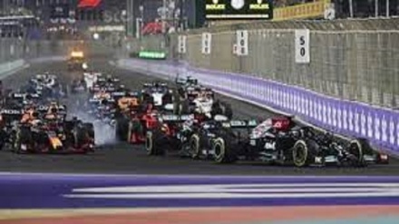 F1: caos Gp Arabia, Hamilton vince duello con Verstappen