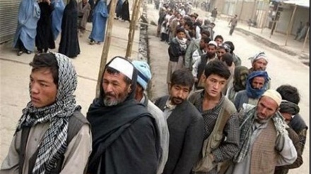 ازدحام شهروندان افغانستان در اسلام‌ قلعه با وجود اعلام تعطیلی مرز