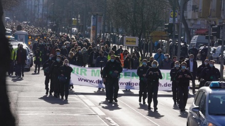 Protesta në Gjermani kundër kufizimeve të pandemisë Korona