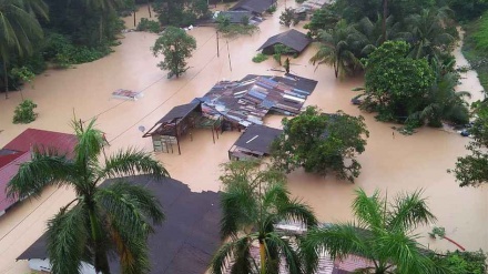 マレーシアで、豪雨により数千人が避難