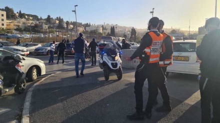 Palestinian teenage arrested by Zionists in al-Quds