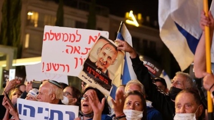 成千上万的犹太复国主义者针对纳夫塔利·贝内特举行示威活动