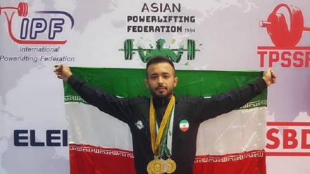 伊朗健力运动员获得亚洲比赛的金牌