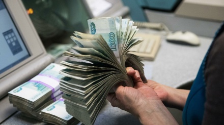 کاهش ارسال درآمد مالی کارگران مهاجر تاجیک از روسیه 