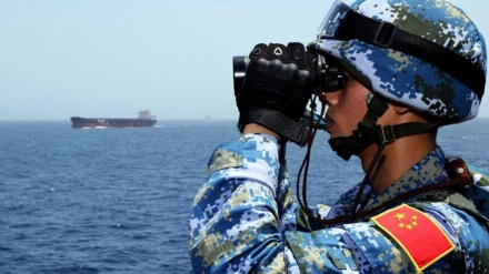 中国人民解放军警告美国军舰