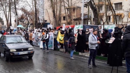 Tehran, sit in studenti contro aggressione saudita nello Yemen 