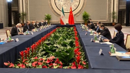 Përshpejtimi i partneritetit strategjik: Ministri i Jashtëm iranian viziton Kinën
