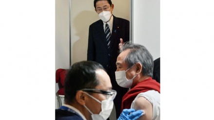 自衛隊によるワクチン大規模接種が東京から開始、 岸田首相が会場視察