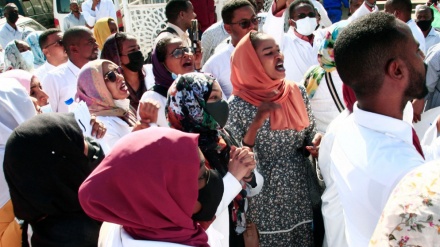  Sudanese doctors hold rally to protest violent attacks by security forces against medical personnel 