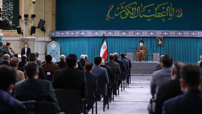 Pertemuan Ayatullah Khamenei dengan para pelantun syair Ahlul Bait