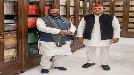 আদিত্যনাথের মন্ত্রীসভা থেকে ইস্তফা দিয়ে ‘সপা’তে শামিল হলেন স্বামীপ্রসাদ মৌর্য