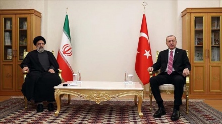 イラン大統領がトルコ大統領と電話会談、「各国の領土保全や国家主権の尊重が必須」