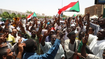 苏丹举行示威活动；苏丹人的意愿：军方下台