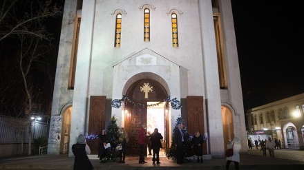 Misa Malam Tahun Baru 2022 di Gereja Sarkis Tehran (2)