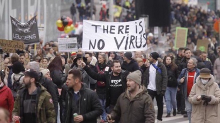  Thousands of protesters clash with police in Belgian capital in protest against COVID restrictions 