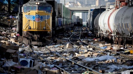 米ロサンゼルスで、貨物列車の積み荷が強奪
