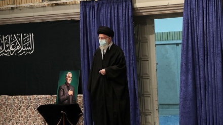 伊朗最高领袖参加圣女法图麦逝世的第一晚殉难活动