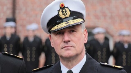 מפקד חיל הים של גרמניה, התפטר לאחר שהביע תמיכה בפוטין