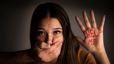 仏で、子供1万5000人が強制売春の犠牲に