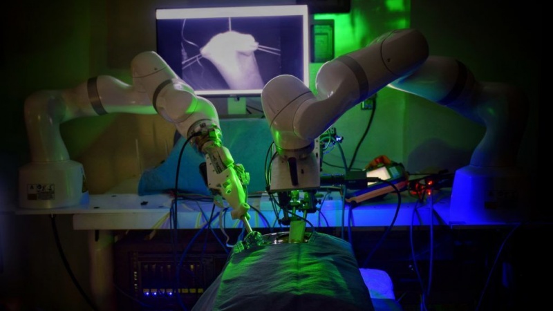 انجام عمل جراحی توسط ربات بدون کمک انسان؛ برای نخستین بار