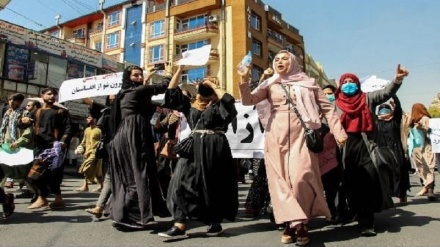 تظاهرات زنان افغان درواکنش به محدودیت های طالبان