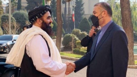دیدار و رایزنی امیرخان متقی با وزیر خارجه ایران در سمرقند