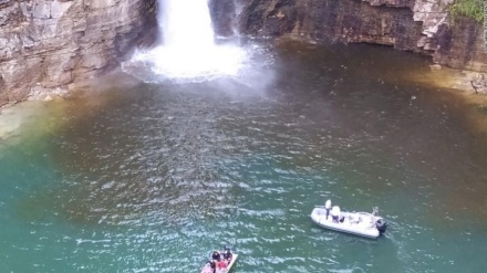 ブラジルの湖で、落石が観光ボート直撃し７人死亡　