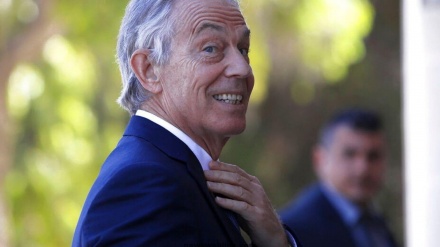 英国民が、ブレア元首相への叙勲に激怒