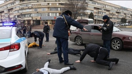 Kazakistan'da onlarca kişi tutuklandı