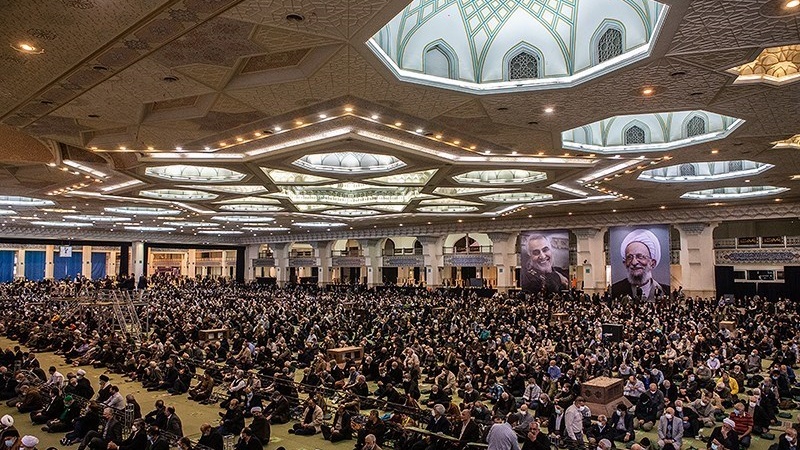 Shalat Jumat di Mushalla Imam Khomeini ra di Tehran, 14 Januari 2022.