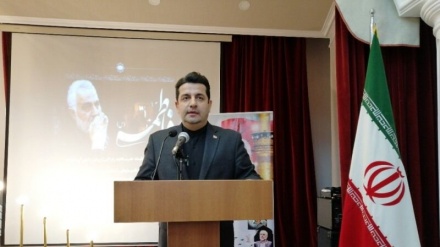 Bakü’de şehit Süleymani’yi anma töreni