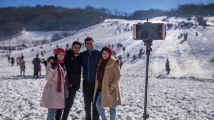 イラン北部の高地での雪の一日