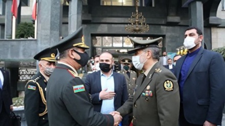 تاکید وزیران دفاع ایران و جمهوری آذربایجان بر توسعه همکاری های دفاعی و امنیتی