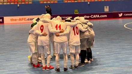 伊朗国家女子五人制足球队在卡法锦标赛获得冠军