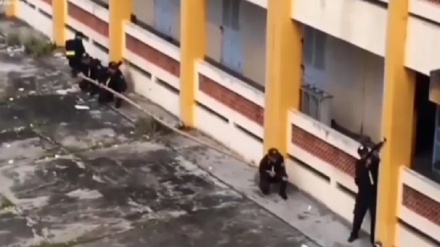 Vietnam, tattica di agenti per scalare un edificio + VIDEO 