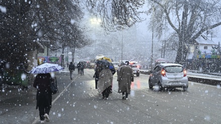 Harsh winter disrupts life, paralyses essential services in Indian controlled Kashmir