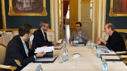 巴盖里和恩里克·莫拉在维也纳会面