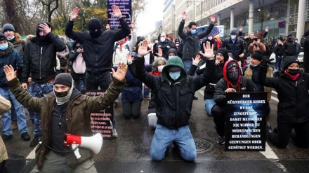 In Deutschland toben Proteste gegen COVID-19-Beschränkungen