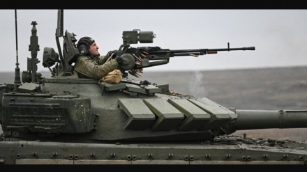 Rusya Ukrayna sınırı yakınında askerler ve tanklarla canlı tatbikat düzenledi