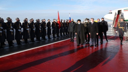 伊朗总统抵达俄罗斯 (视频）