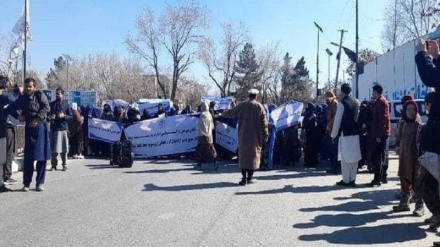 راهپیمایی جمعی از زنان کابل در حمایت از طالبان 