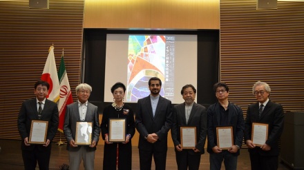 日本の女性芸術家が、イランと日本による共同展示会の開催を提案