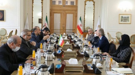  امیرعبداللهیان: بدون توجه به مسئله‌ آوارگان و تحریم‌ها، نمی‌توان بحران سوریه را  هدایت کرد 