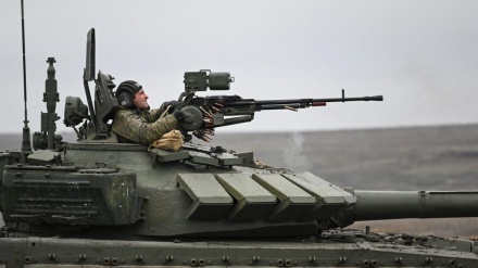 Manovra ushtarake në afërsi të kufijve të Ukrainës