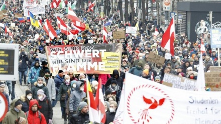 אלפים הפגינו בווינה בירת אוסטריה נגד חובת ההתחסנות