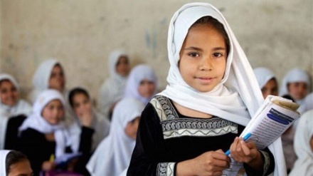 イラン企業が、アフガン児童・生徒を無料オンライン授業で支援