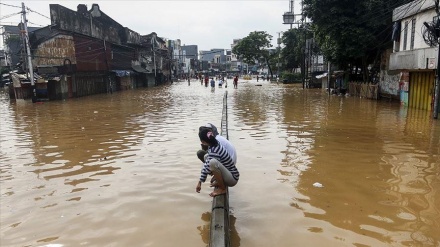 インドネシアの洪水で8人が死亡