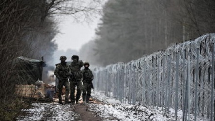 Polonia avvia costruzione muro a confine Bielorussia