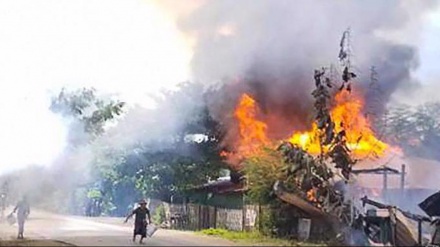 Mönche fliehen aus Tempeln, während myanmarische Truppen Angriff auf Rebellen verstärken