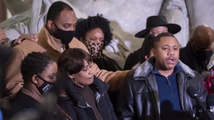 USA, padre di Amir Locke: Mio figlio, vittima di una esecuzione 